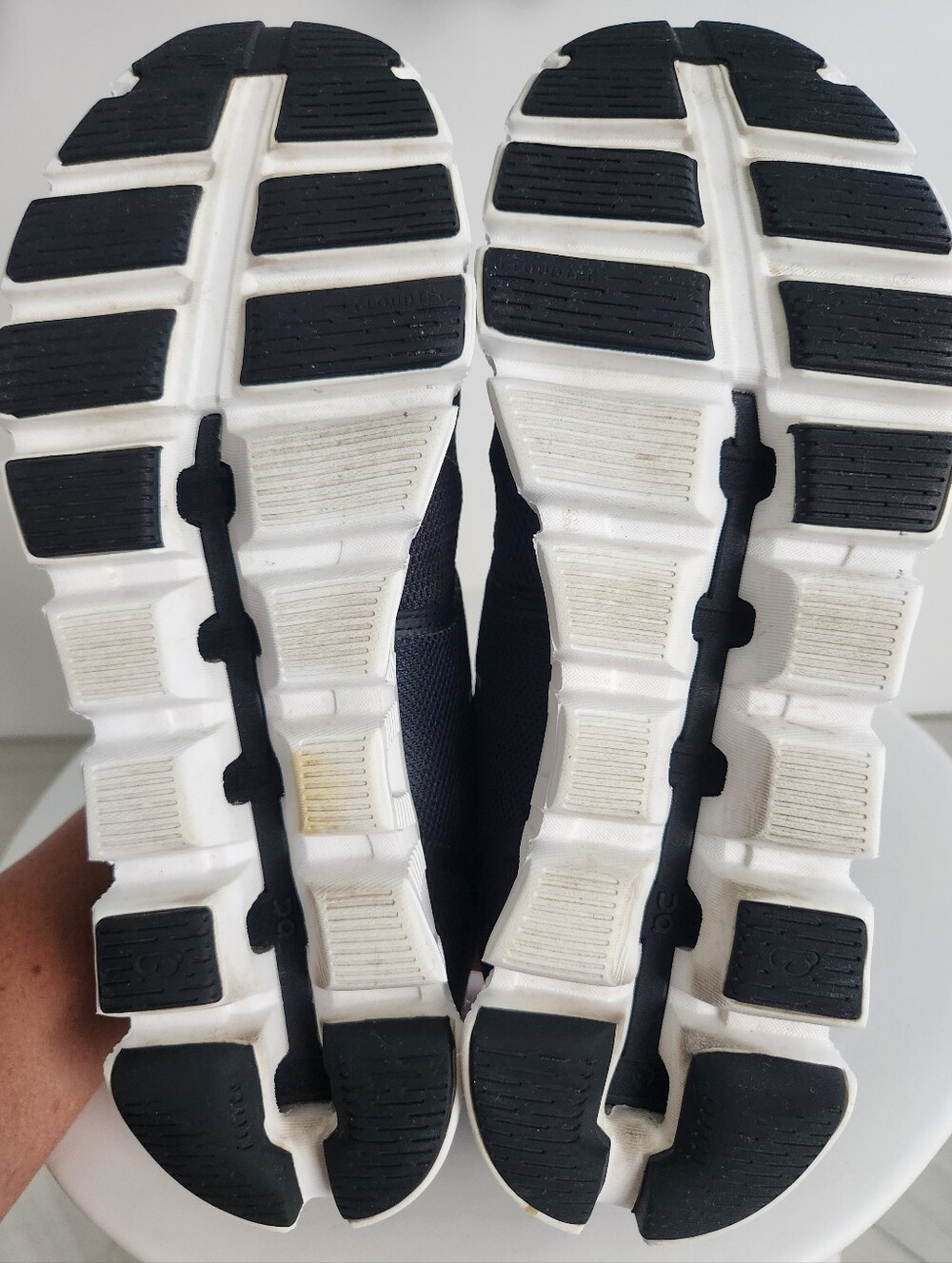 On Running Cloud 5 Women's Sneakers Black/White Size 9 LIKE NEW - Picture 14 of 15